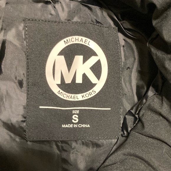 NWT Michael Michael Kors Women’s Belted Bibbed Hooded Puffer Coat - Black - Picture 11 of 16